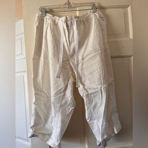 Lands End Women’s White Casual Linen capri pants